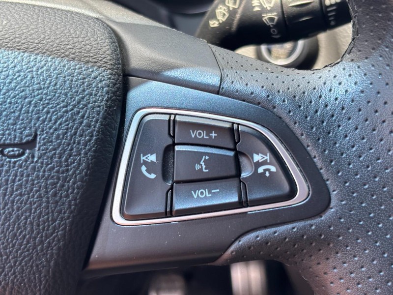 Ford Focus Vehicle Full-screen Gallery Image 20