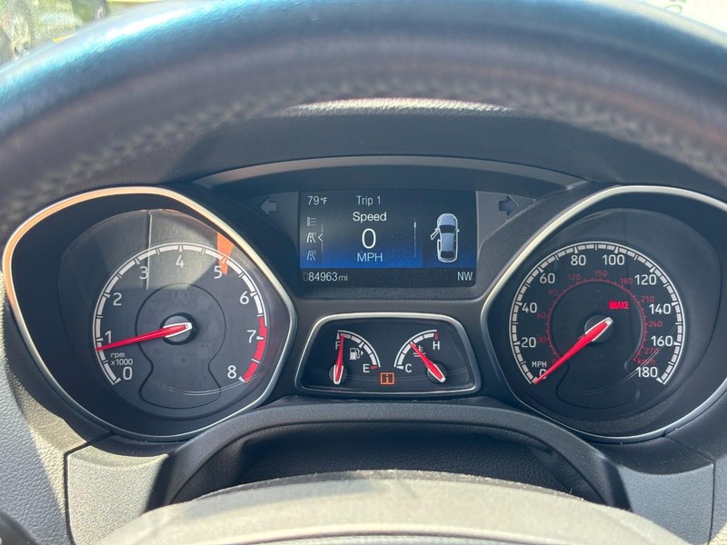 Ford Focus Vehicle Full-screen Gallery Image 21