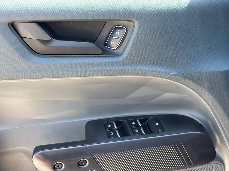 Ford Maverick Vehicle Full-screen Gallery Image 18
