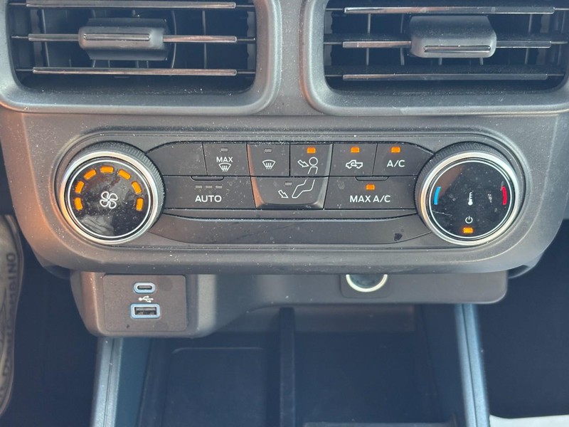 Ford Maverick Vehicle Full-screen Gallery Image 24