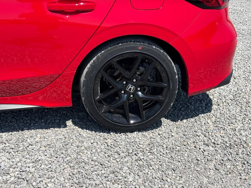 Honda Civic Hatchback Vehicle Image 12