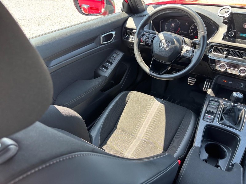Honda Civic Hatchback Vehicle Image 14