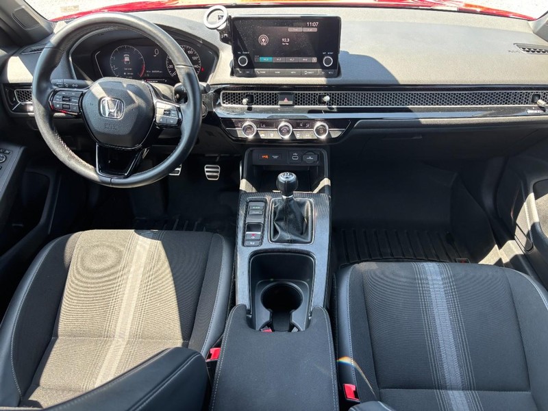 Honda Civic Hatchback Vehicle Image 15