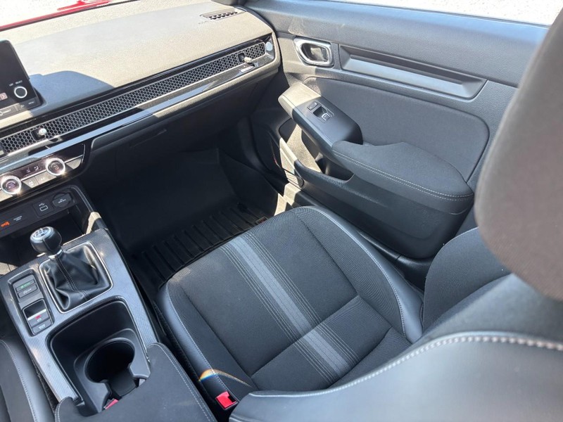 Honda Civic Hatchback Vehicle Image 16