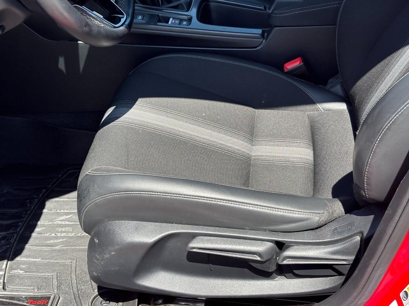 Honda Civic Hatchback Vehicle Image 17