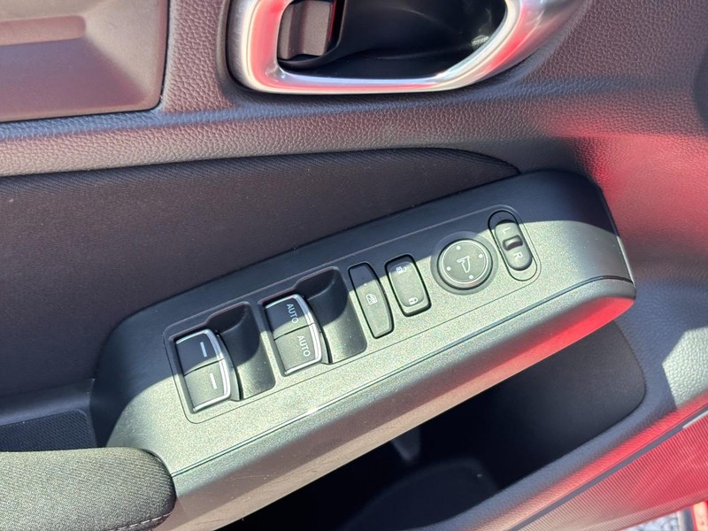 Honda Civic Hatchback Vehicle Image 18