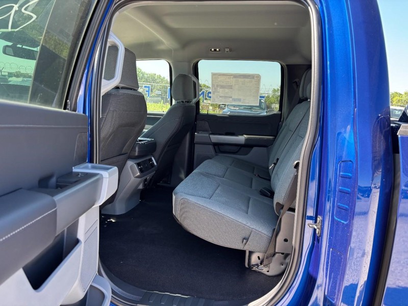 Ford F-150 Vehicle Full-screen Gallery Image 13