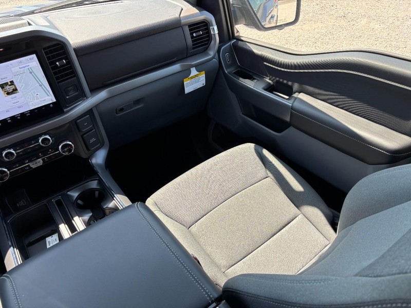 Ford F-150 Vehicle Full-screen Gallery Image 16