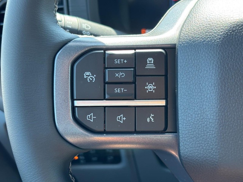 Ford F-150 Vehicle Full-screen Gallery Image 19