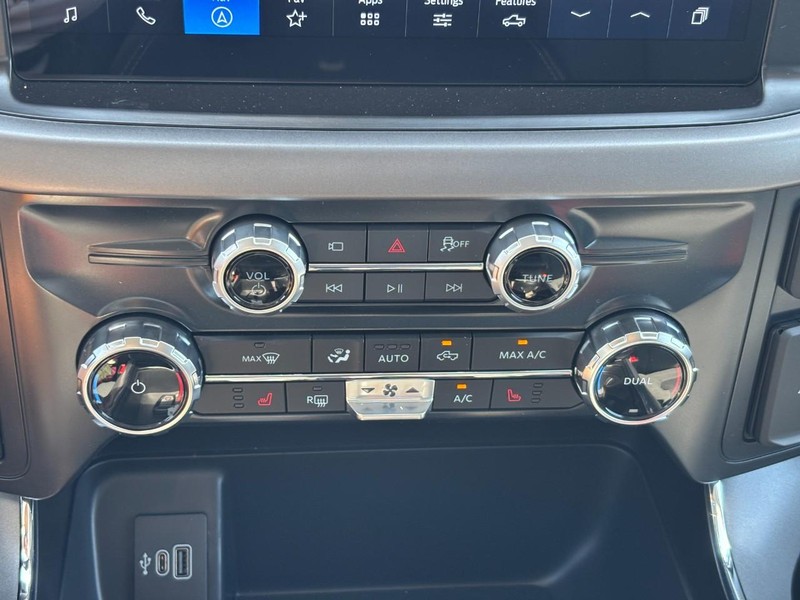 Ford F-150 Vehicle Full-screen Gallery Image 25