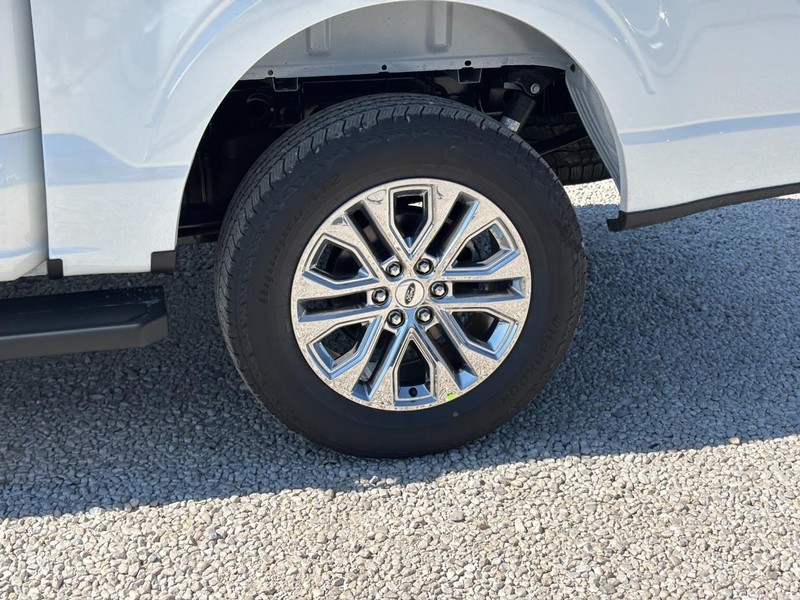Ford F-150 Vehicle Full-screen Gallery Image 12
