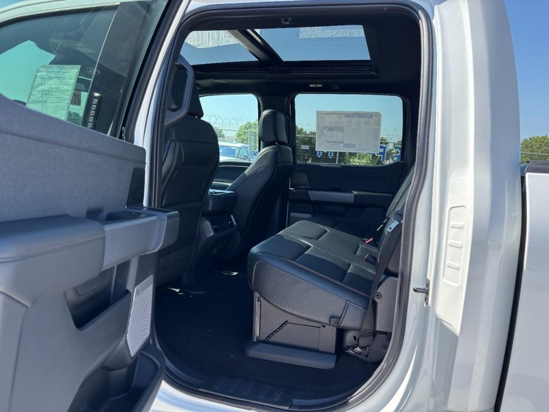 Ford F-150 Vehicle Full-screen Gallery Image 13