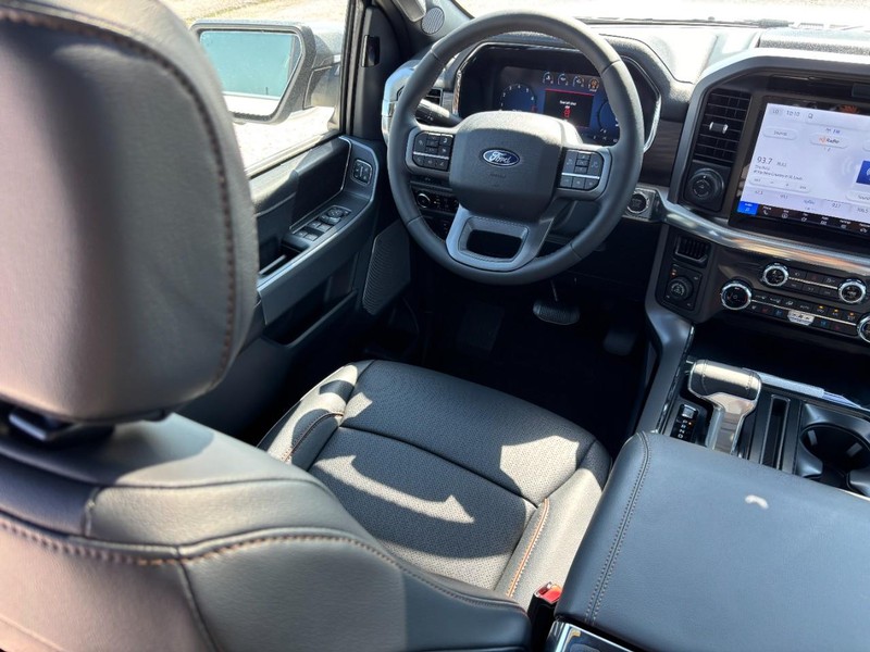 Ford F-150 Vehicle Full-screen Gallery Image 14
