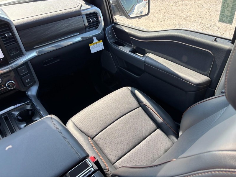 Ford F-150 Vehicle Full-screen Gallery Image 16