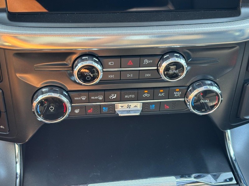 Ford F-150 Vehicle Full-screen Gallery Image 25