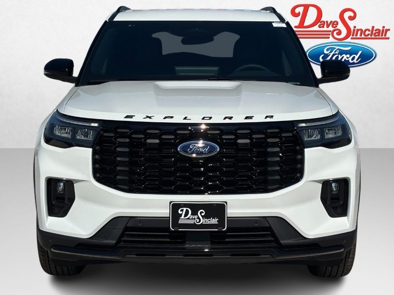 Ford Explorer Vehicle Full-screen Gallery Image 02