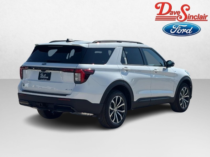 Ford Explorer Vehicle Full-screen Gallery Image 07