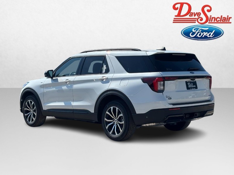 Ford Explorer Vehicle Full-screen Gallery Image 09