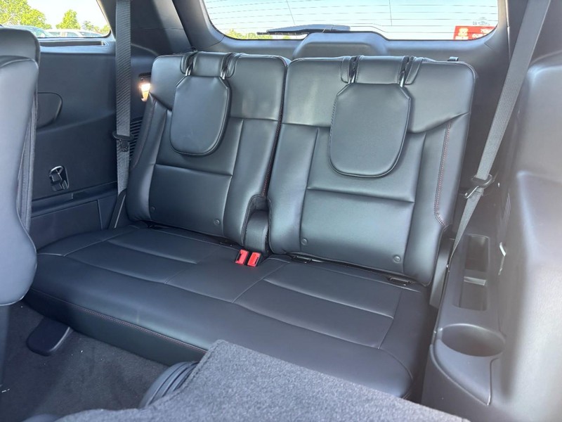 Ford Explorer Vehicle Full-screen Gallery Image 13