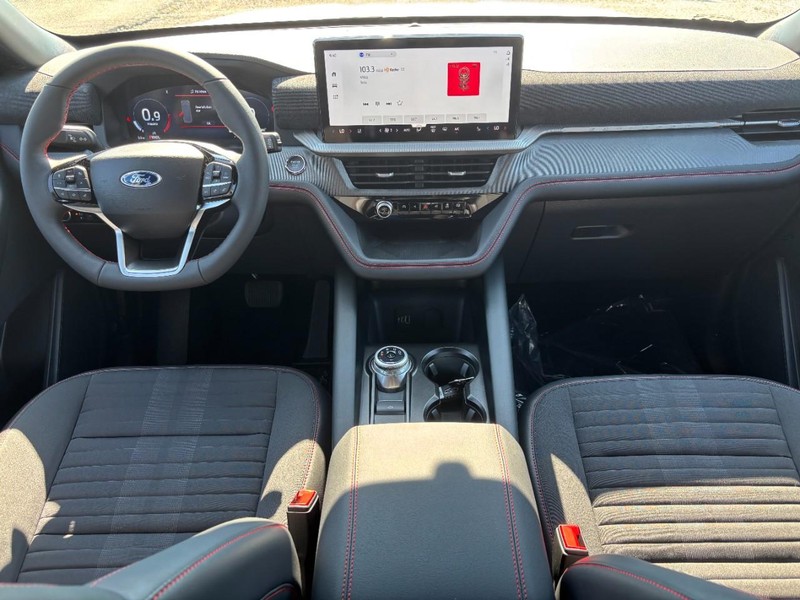 Ford Explorer Vehicle Full-screen Gallery Image 16