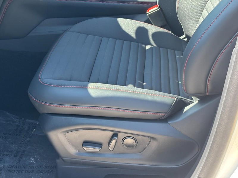 Ford Explorer Vehicle Full-screen Gallery Image 18