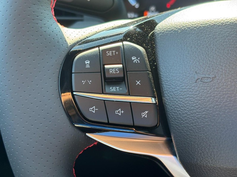 Ford Explorer Vehicle Full-screen Gallery Image 20