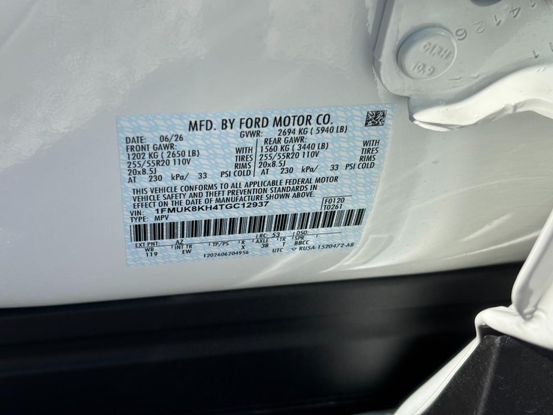 Ford Explorer Vehicle Full-screen Gallery Image 26