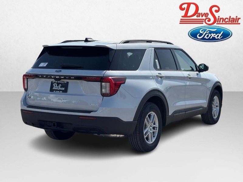 Ford Explorer Vehicle Full-screen Gallery Image 07