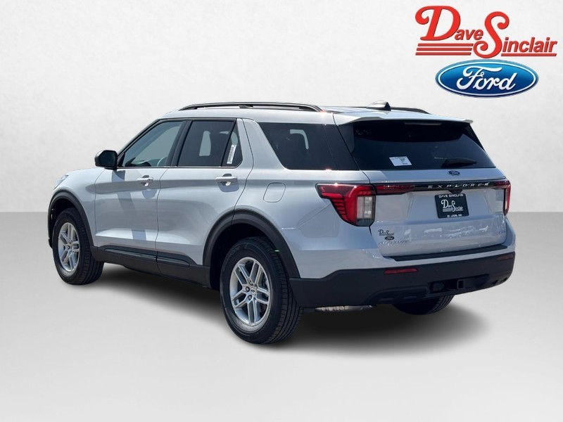 Ford Explorer Vehicle Full-screen Gallery Image 09