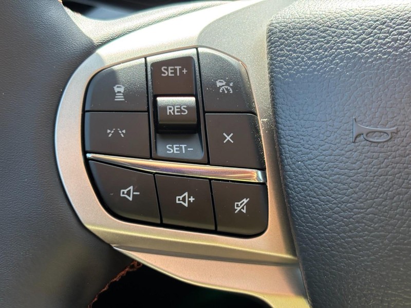 Ford Explorer Vehicle Full-screen Gallery Image 19