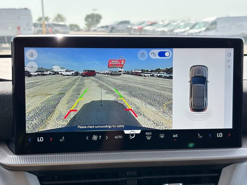 Ford Explorer Vehicle Full-screen Gallery Image 24