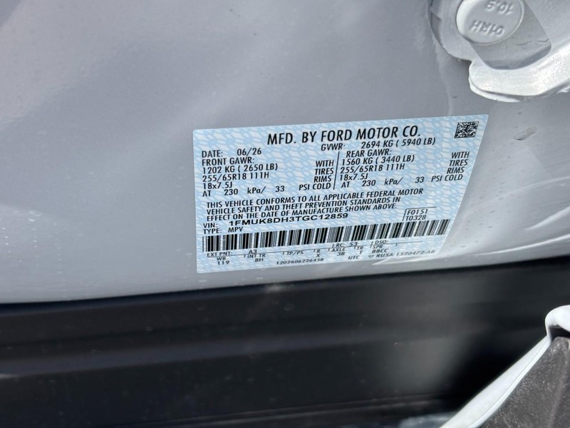 Ford Explorer Vehicle Full-screen Gallery Image 25
