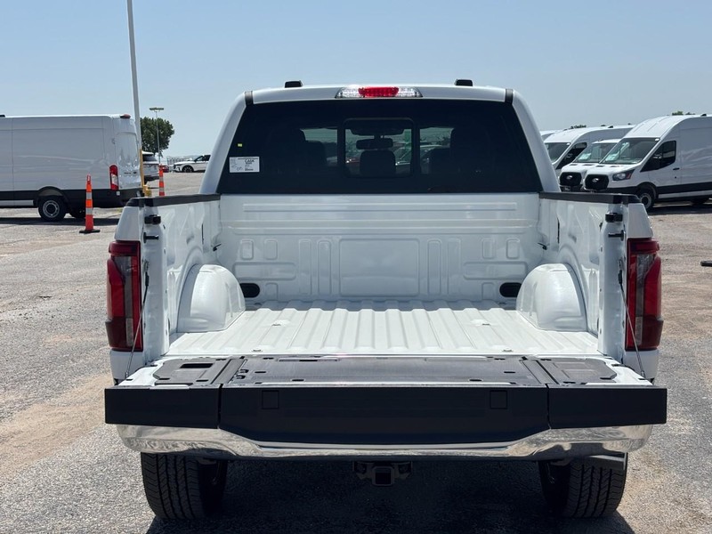 Ford F-150 Vehicle Full-screen Gallery Image 10