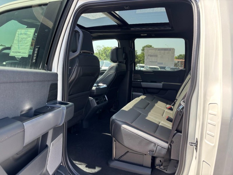 Ford F-150 Vehicle Full-screen Gallery Image 12