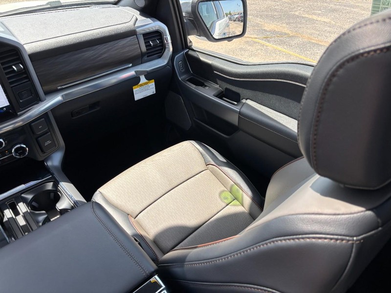 Ford F-150 Vehicle Full-screen Gallery Image 15