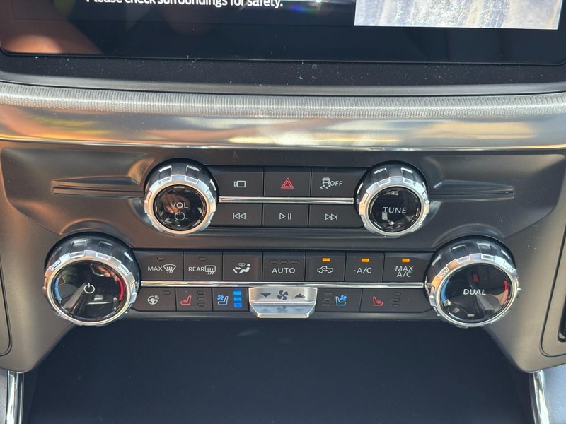 Ford F-150 Vehicle Full-screen Gallery Image 24