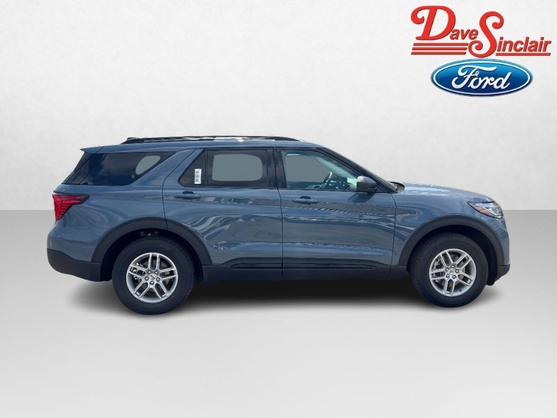 Ford Explorer Vehicle Full-screen Gallery Image 05
