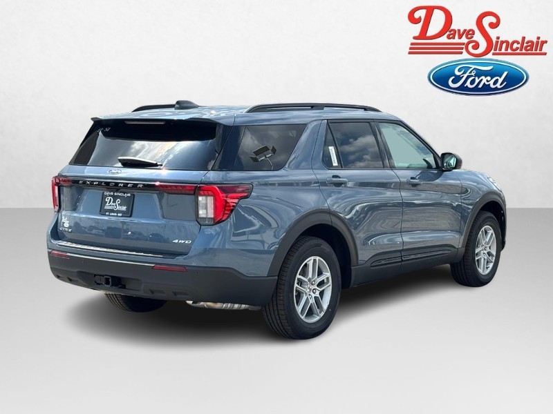 Ford Explorer Vehicle Full-screen Gallery Image 07