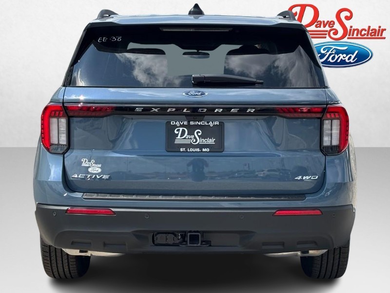 Ford Explorer Vehicle Full-screen Gallery Image 08