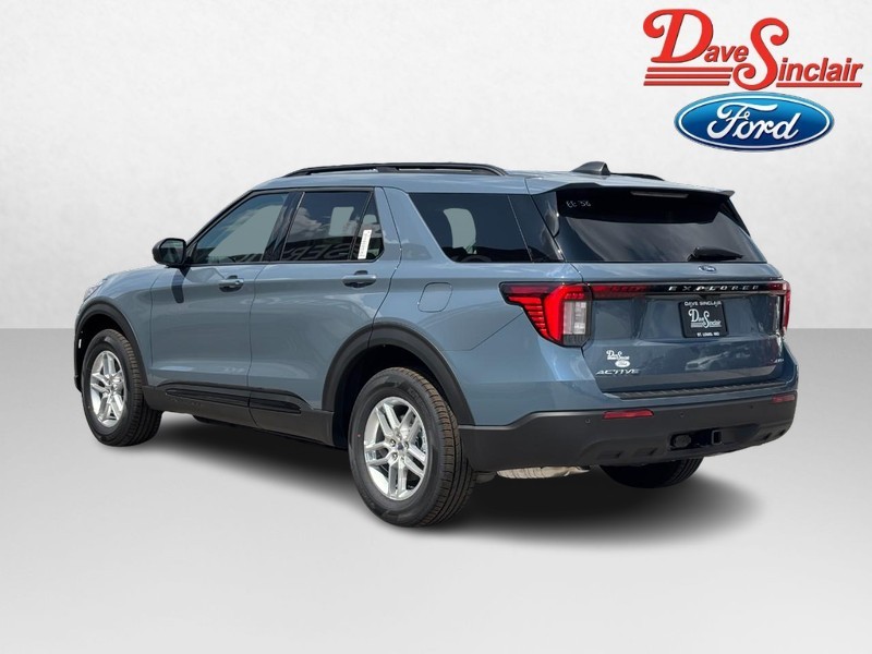 Ford Explorer Vehicle Full-screen Gallery Image 09