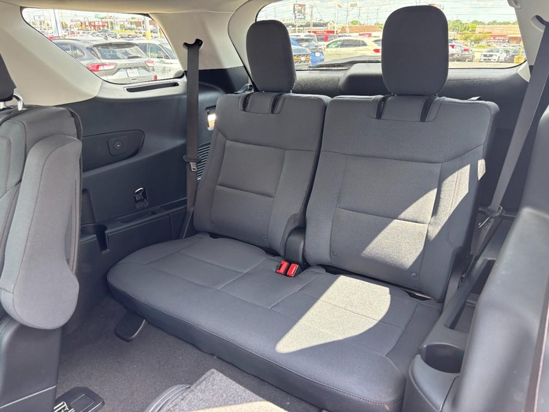 Ford Explorer Vehicle Full-screen Gallery Image 13