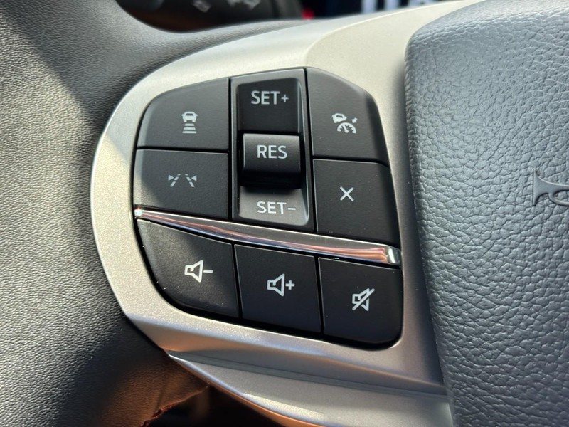 Ford Explorer Vehicle Full-screen Gallery Image 20