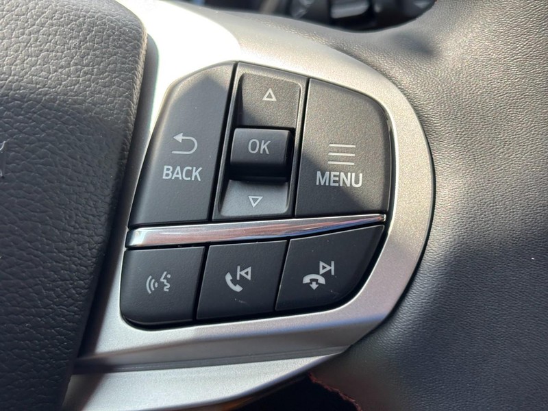 Ford Explorer Vehicle Full-screen Gallery Image 21