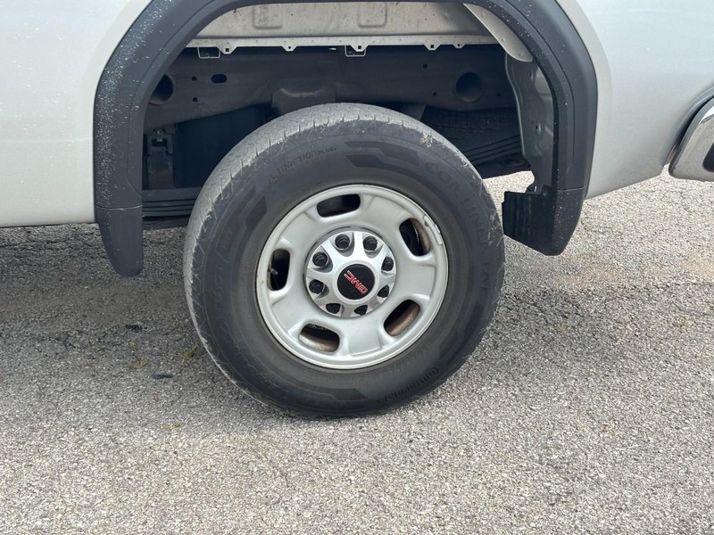 GMC Sierra 2500HD Vehicle Full-screen Gallery Image 11