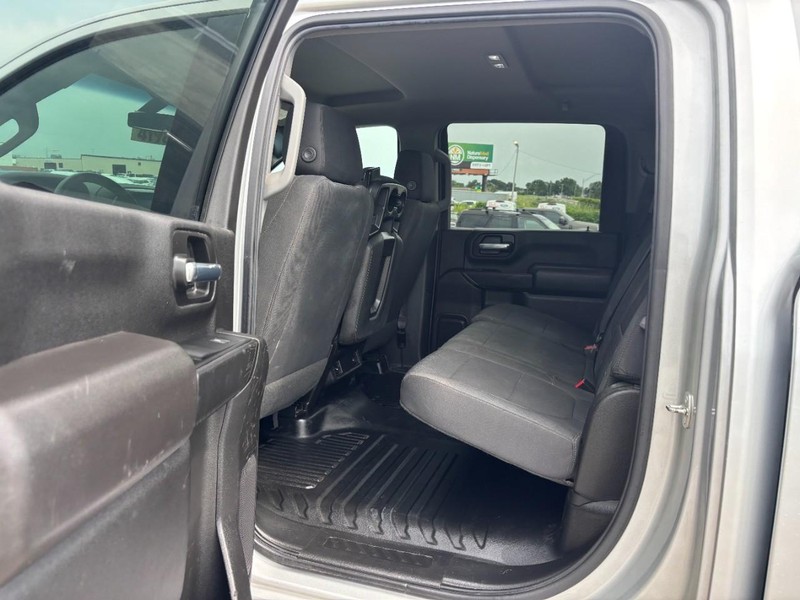 GMC Sierra 2500HD Vehicle Full-screen Gallery Image 12