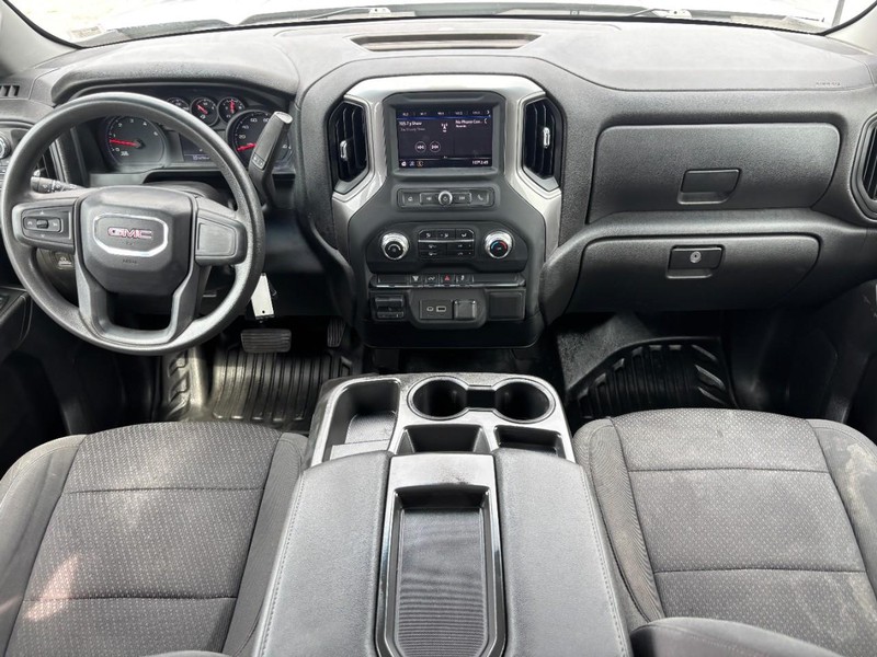 GMC Sierra 2500HD Vehicle Full-screen Gallery Image 14