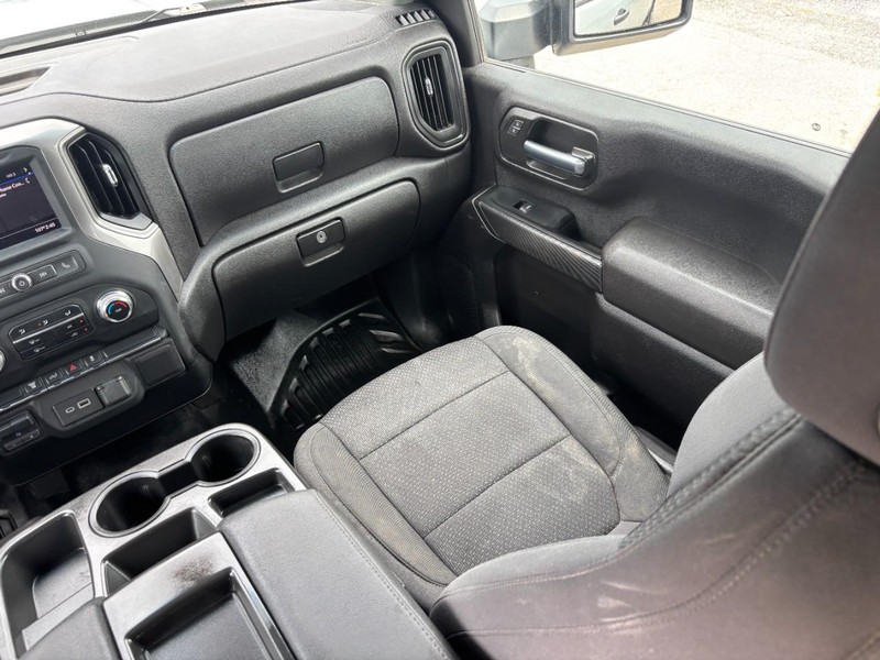 GMC Sierra 2500HD Vehicle Full-screen Gallery Image 15