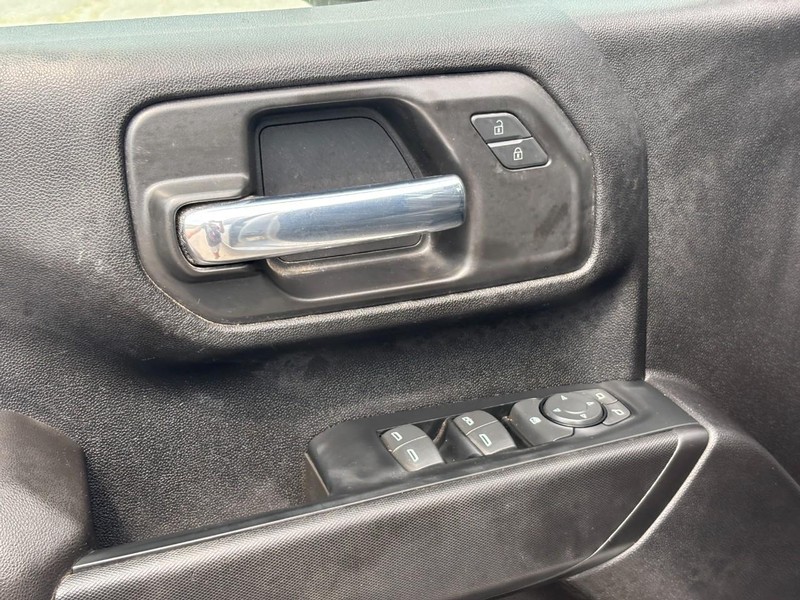 GMC Sierra 2500HD Vehicle Full-screen Gallery Image 17