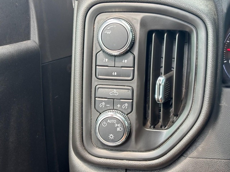 GMC Sierra 2500HD Vehicle Full-screen Gallery Image 18