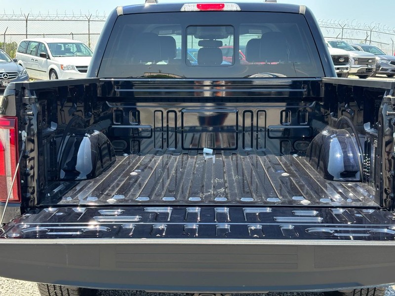 Ford F-150 Vehicle Full-screen Gallery Image 10
